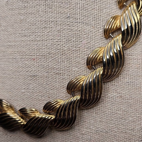 Vintage Napier Gold-tone Necklace - Picture 2 of 8